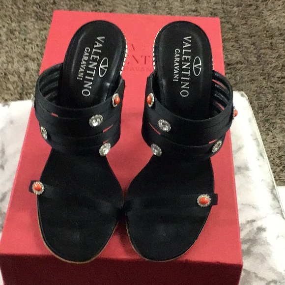 Valentino Gorgeous embellished shoe - Picture 2 of 11